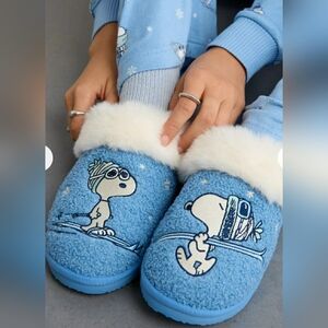 AE Snoopy Ski Scuff Slipper - Size 8 ( LIKE NEW)